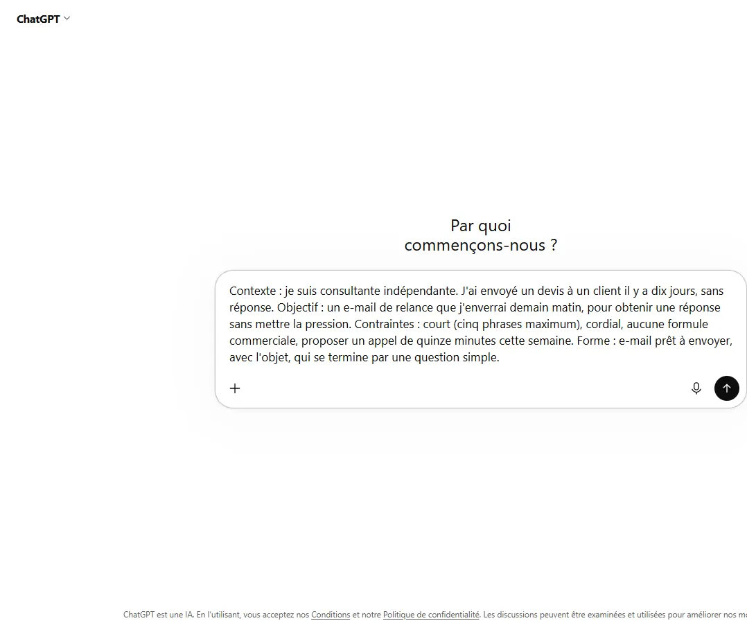 Saisie de la demande structurée dans ChatGPT, puis apparition de la réponse : un e-mail court intitulé « Suite à mon devis », qui propose un appel de quinze minutes et se termine par « Quel créneau vous conviendrait ? »